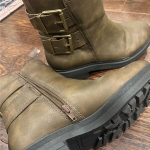 Lucky Brand Black Rubber Sole never worn